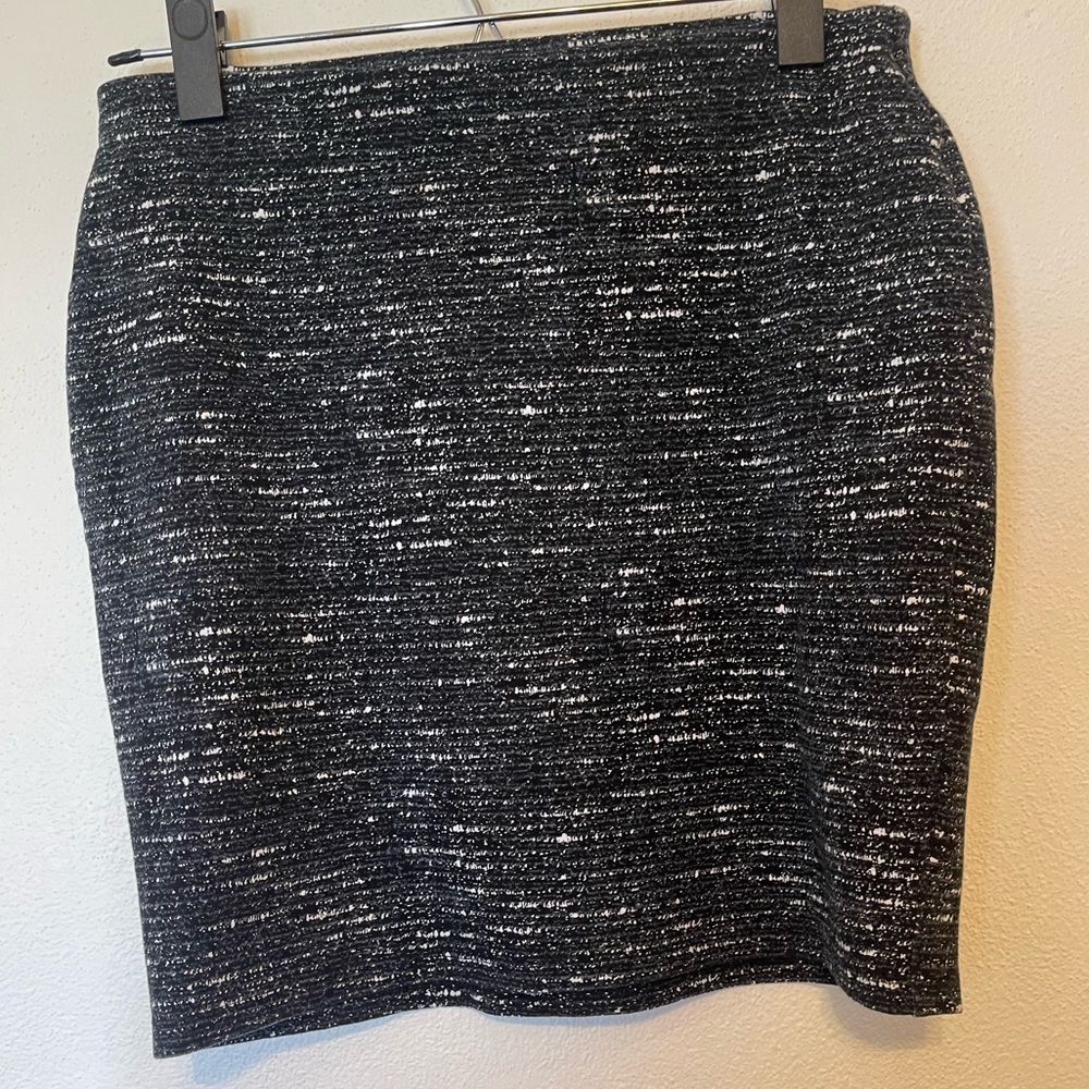 Black and white mini skirt. Size S.
